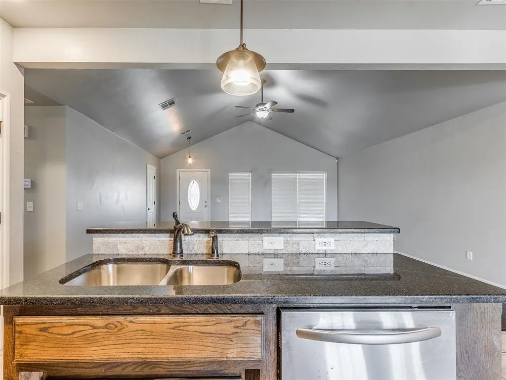 Photo 13 — 705 SW 11TH Street St, Moore, OK 73160