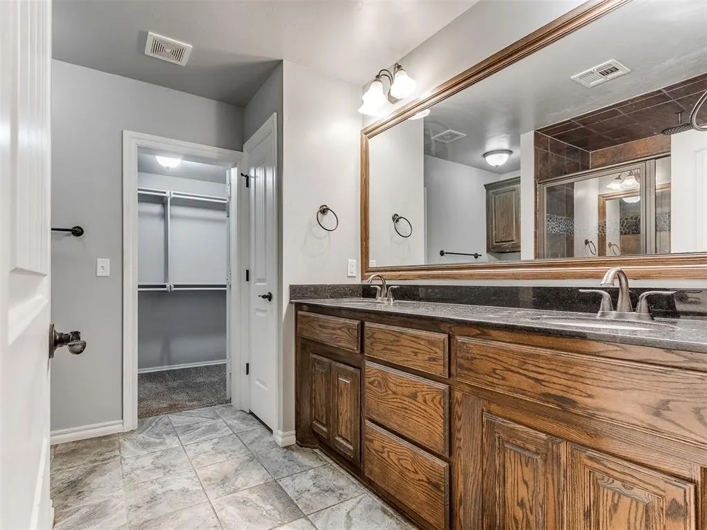 Photo 17 — 705 SW 11TH Street St, Moore, OK 73160
