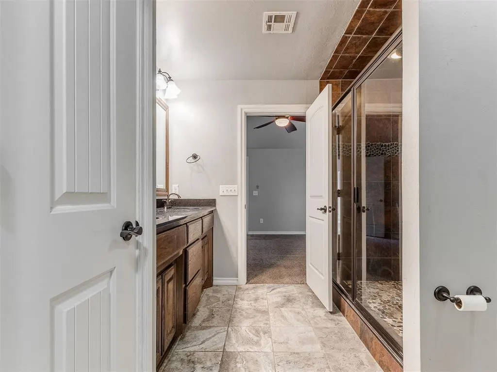 Photo 19 — 705 SW 11TH Street St, Moore, OK 73160