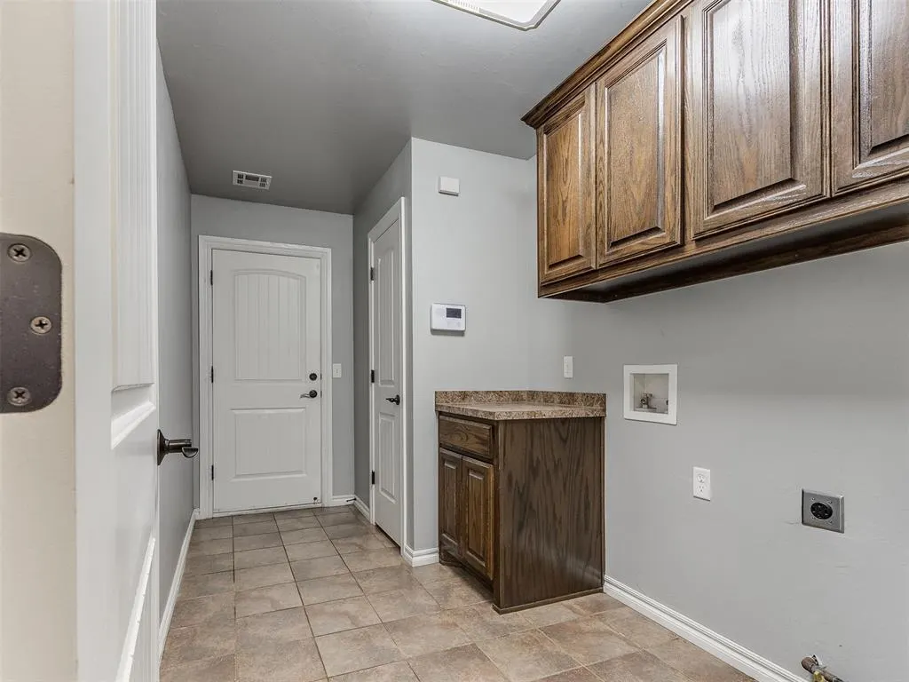 Photo 27 — 705 SW 11TH Street St, Moore, OK 73160