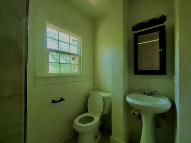 Photo 8 — 1826 Killingsworth Avenue, Seminole, OK 74868