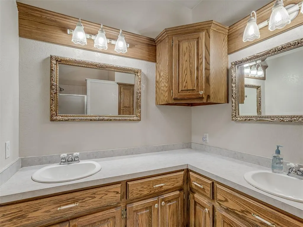 Photo 17 — 217 S Roselawn Avenue, Midwest City, OK 73130