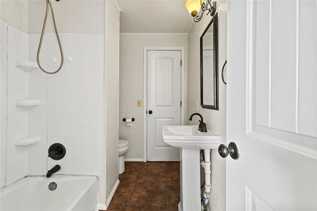 Photo 17 — 108 W Tom Stafford Street, Weatherford, OK 73096