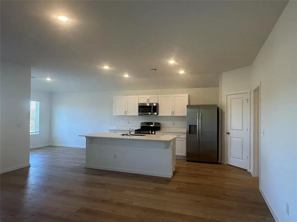 Photo 2 — 885 SW 9th Street, Newcastle, OK 73065