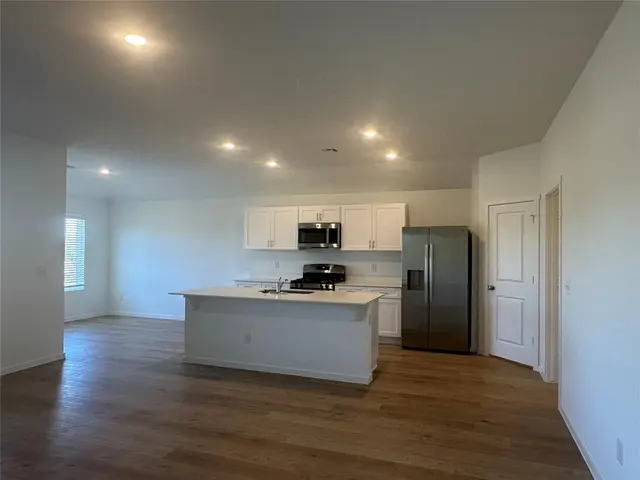 Photo 2 — 885 SW 9th Street, Newcastle, OK 73065