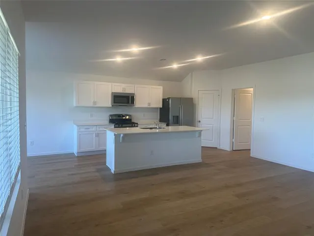 Photo 3 — 885 SW 9th Street, Newcastle, OK 73065