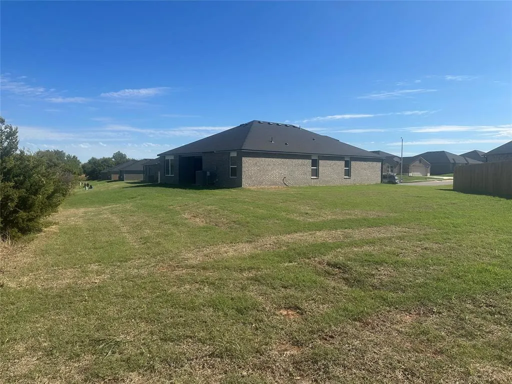 Photo 7 — 885 SW 9th Street, Newcastle, OK 73065
