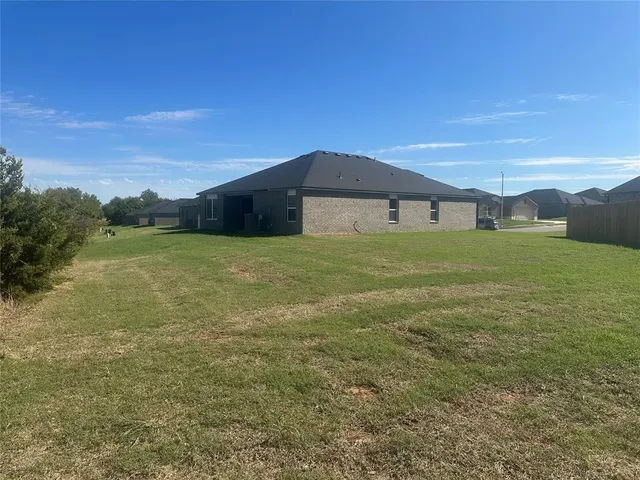 Photo 7 — 885 SW 9th Street, Newcastle, OK 73065