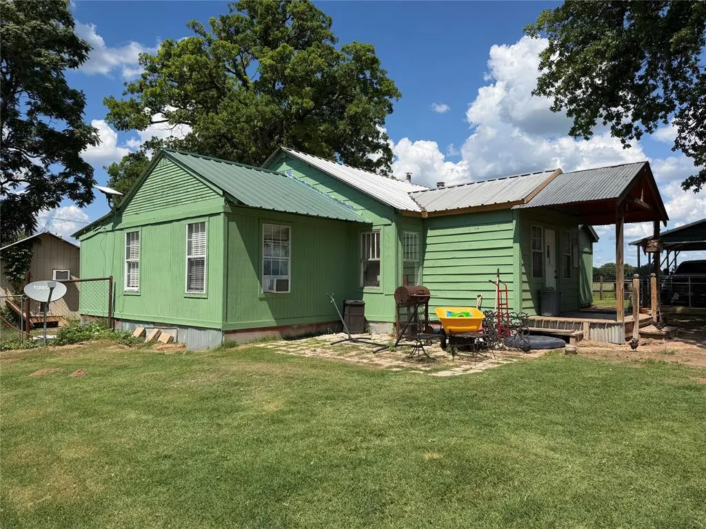 Photo 2 — 23070 County Road 3416, Byars, OK 74831