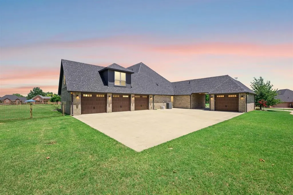 Photo 4 — 1204 Turnberry Circle, Shawnee, OK 74801