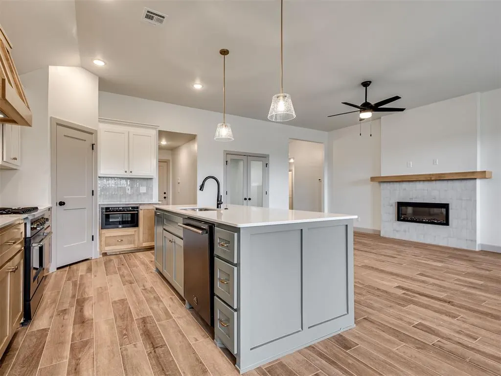 Photo 9 — 12405 Dolche Vita Drive, Yukon, OK 73099