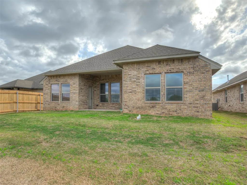 Photo 33 — 12405 Dolche Vita Drive, Yukon, OK 73099