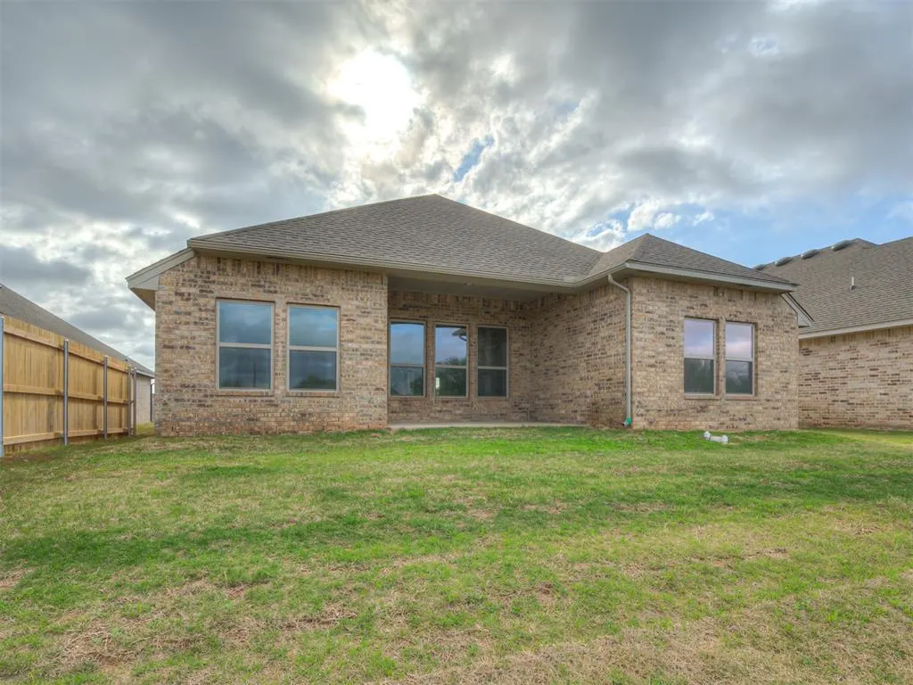 Photo 34 — 12405 Dolche Vita Drive, Yukon, OK 73099