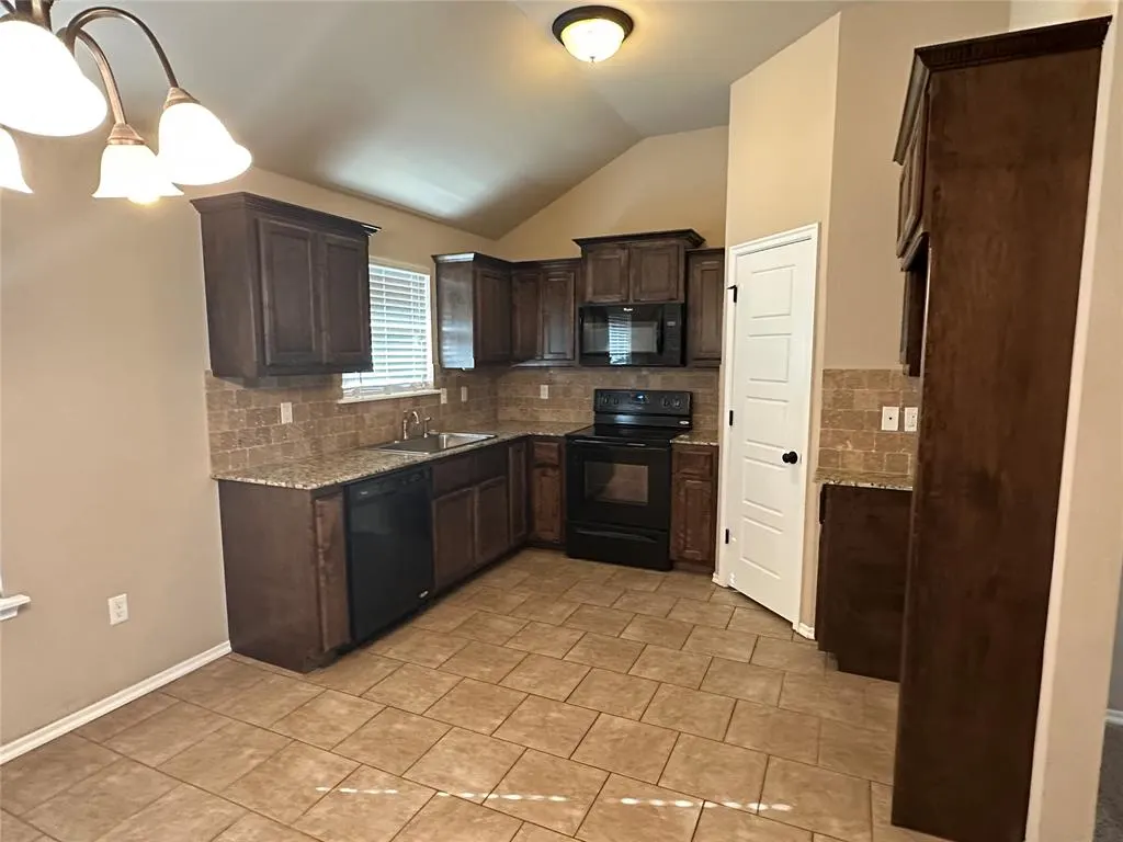 Photo 6 — 5811 Marblewood Drive, Oklahoma City, OK 73179