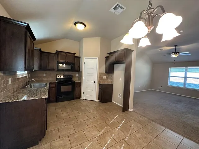 Photo 7 — 5811 Marblewood Drive, Oklahoma City, OK 73179