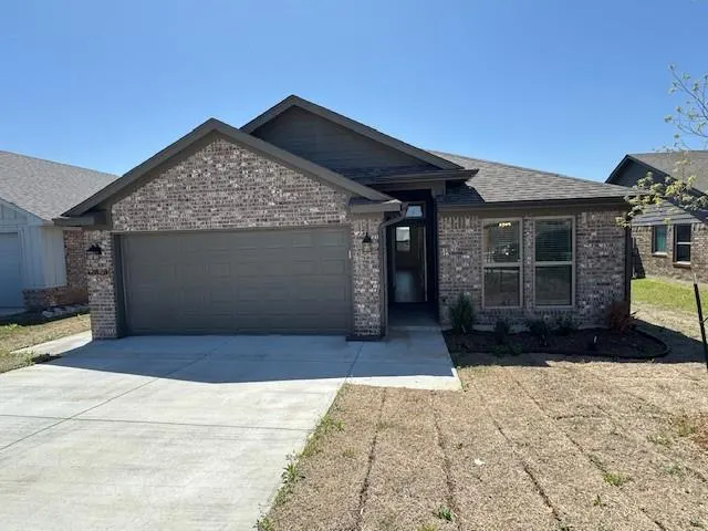 Photo 2 — 12828 NW 4th Terrace, Yukon, OK 73099