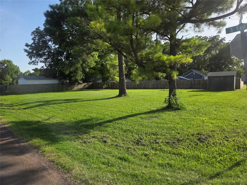 Front exterior — 702 S East Avenue, Wynnewood, OK 73098