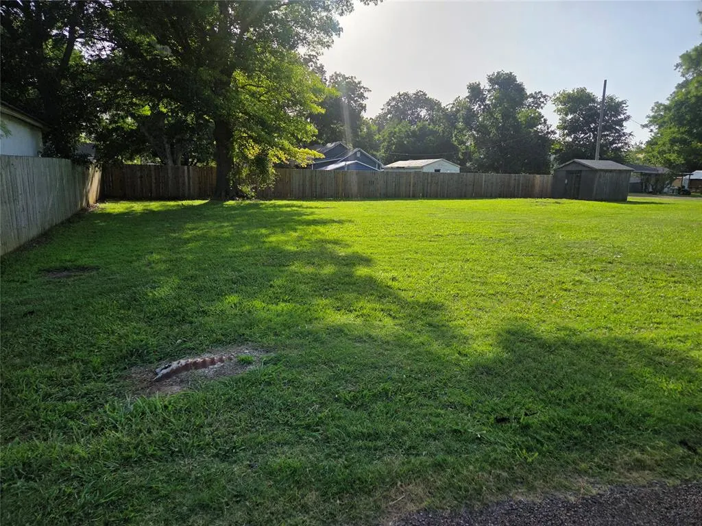 Photo 3 — 702 S East Avenue, Wynnewood, OK 73098