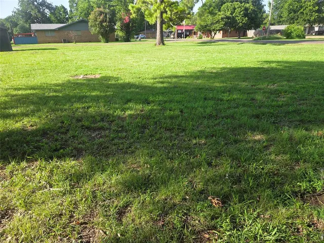 Photo 4 — 702 S East Avenue, Wynnewood, OK 73098