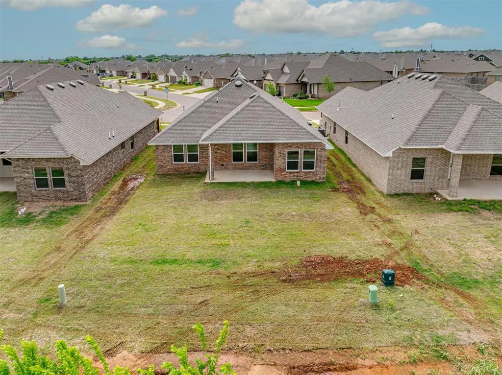 Photo 27 — 12429 Dolche Vita Drive, Yukon, OK 73099