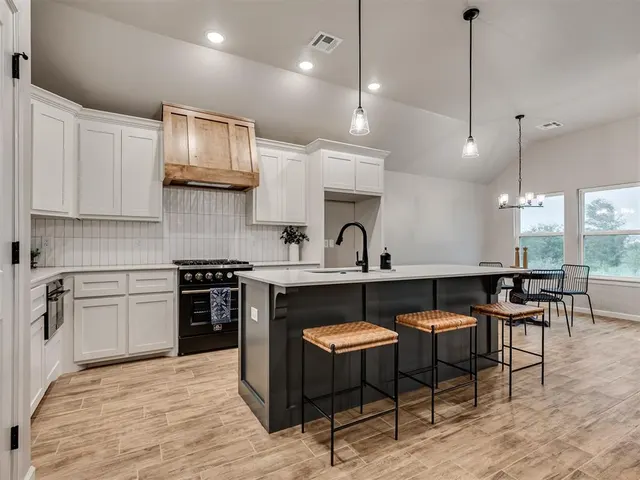 Photo 2 — 12429 Dolche Vita Drive, Yukon, OK 73099