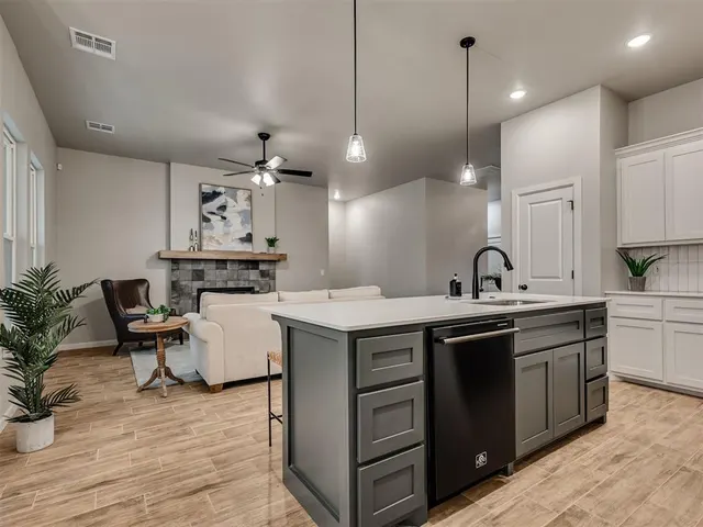 Photo 6 — 12429 Dolche Vita Drive, Yukon, OK 73099