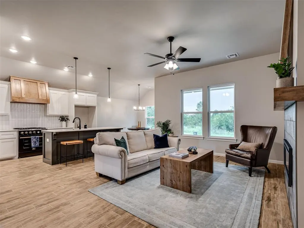 Photo 8 — 12429 Dolche Vita Drive, Yukon, OK 73099