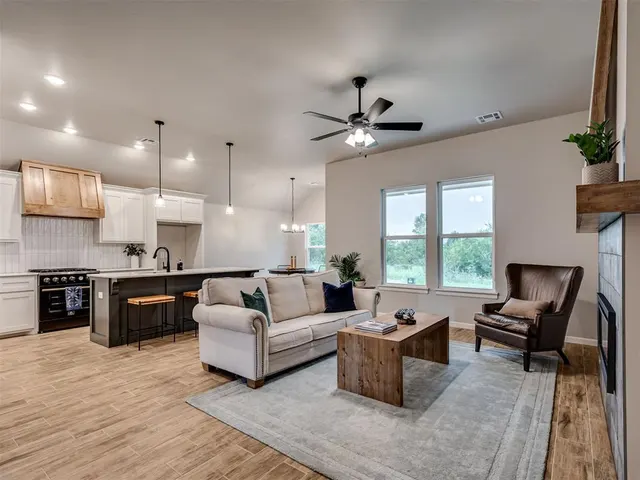 Photo 8 — 12429 Dolche Vita Drive, Yukon, OK 73099