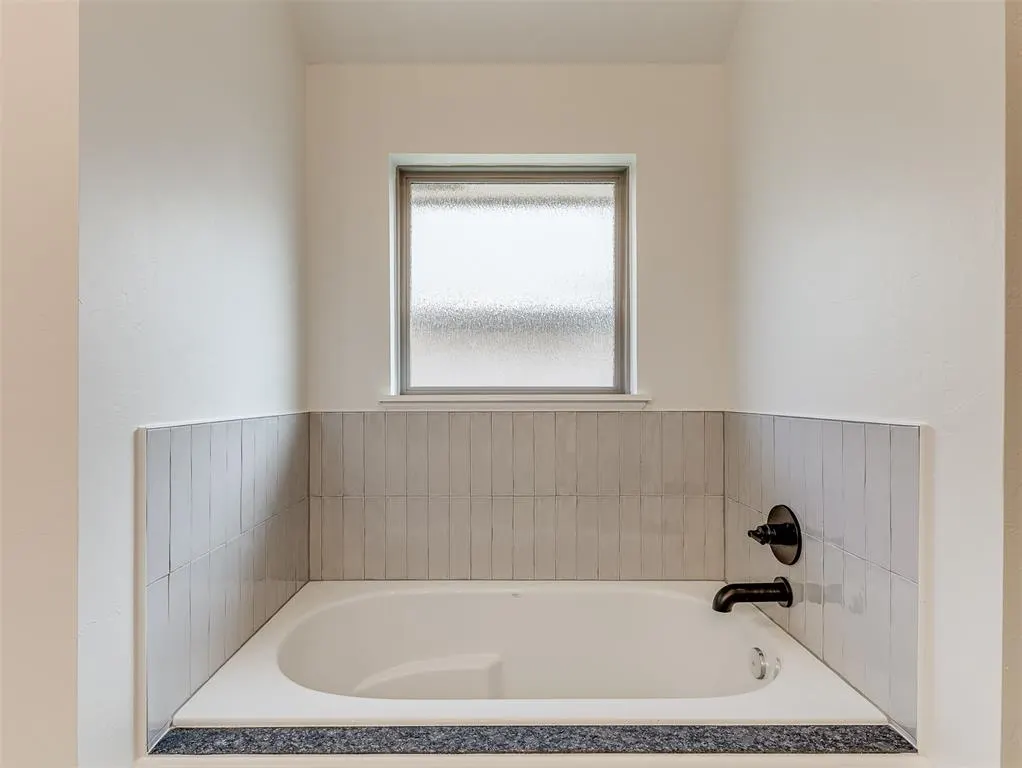 Photo 17 — 12417 Dolche Vita Drive, Yukon, OK 73099