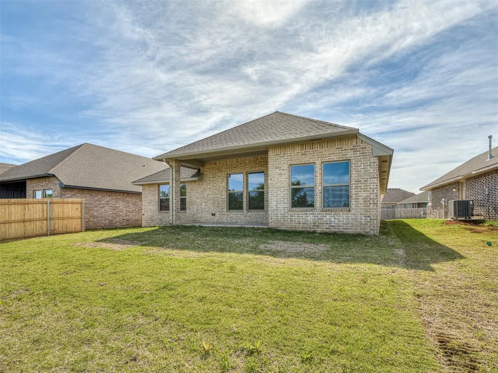 Photo 31 — 12417 Dolche Vita Drive, Yukon, OK 73099
