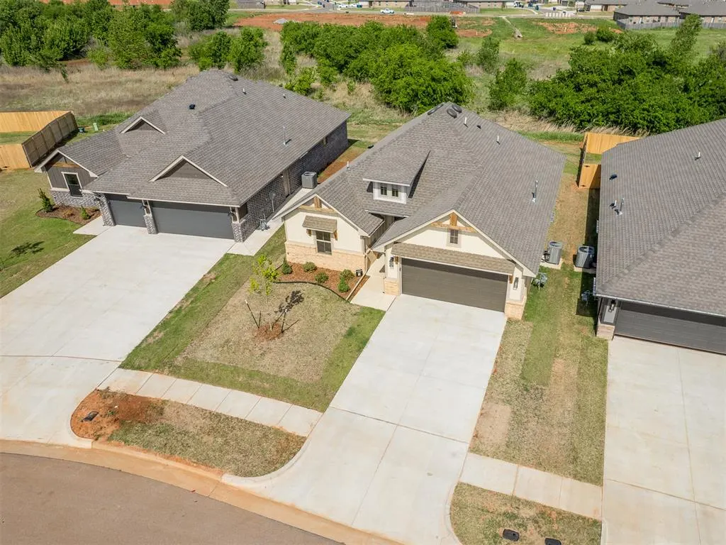 Photo 32 — 12417 Dolche Vita Drive, Yukon, OK 73099