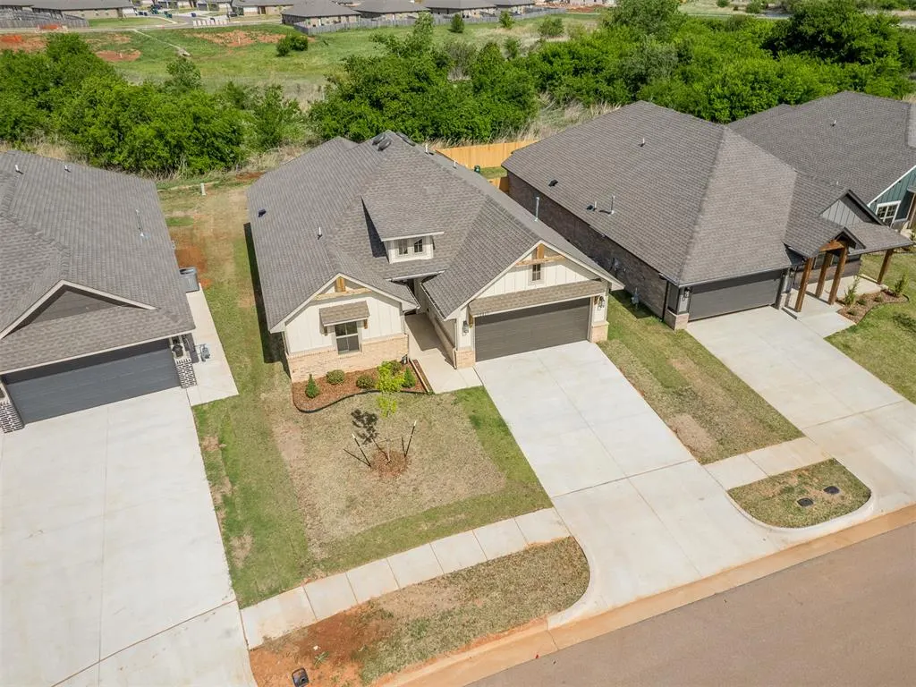 Photo 33 — 12417 Dolche Vita Drive, Yukon, OK 73099