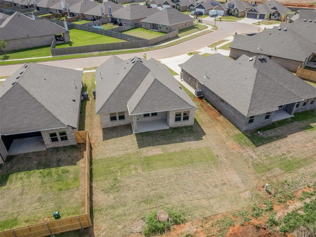 Photo 34 — 12417 Dolche Vita Drive, Yukon, OK 73099