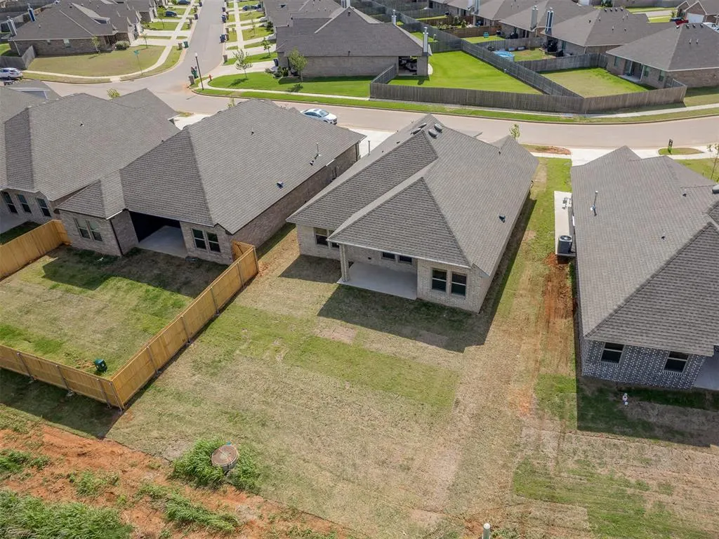 Photo 35 — 12417 Dolche Vita Drive, Yukon, OK 73099