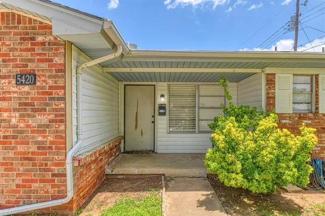 Photo 4 — 5420 S Lee Avenue, Oklahoma City, OK 73109