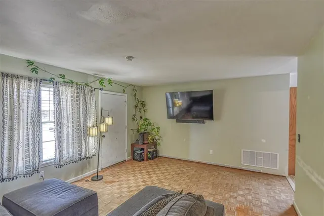 Photo 6 — 5420 S Lee Avenue, Oklahoma City, OK 73109