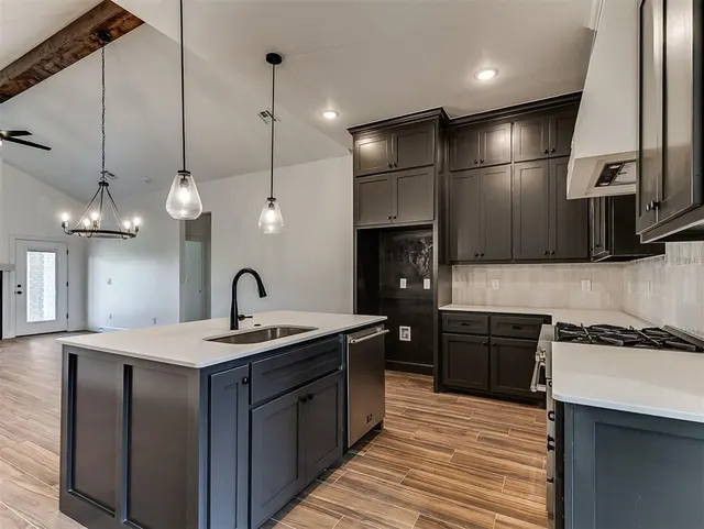 Photo 2 — 12425 Dolche Vita Drive, Yukon, OK 73099