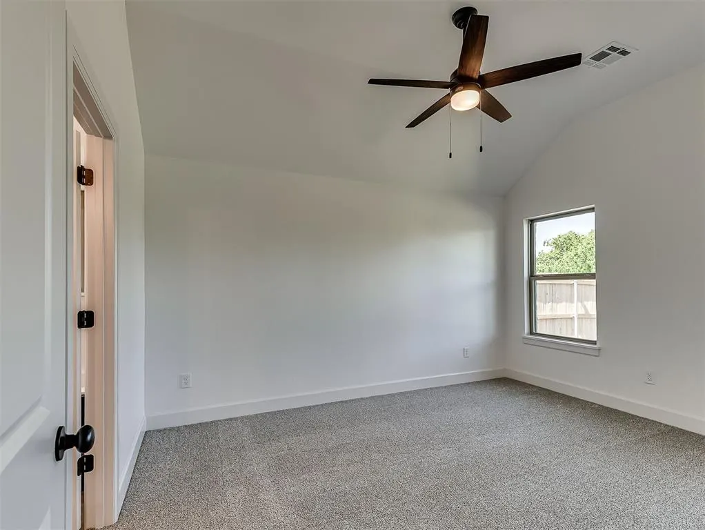Photo 13 — 12425 Dolche Vita Drive, Yukon, OK 73099