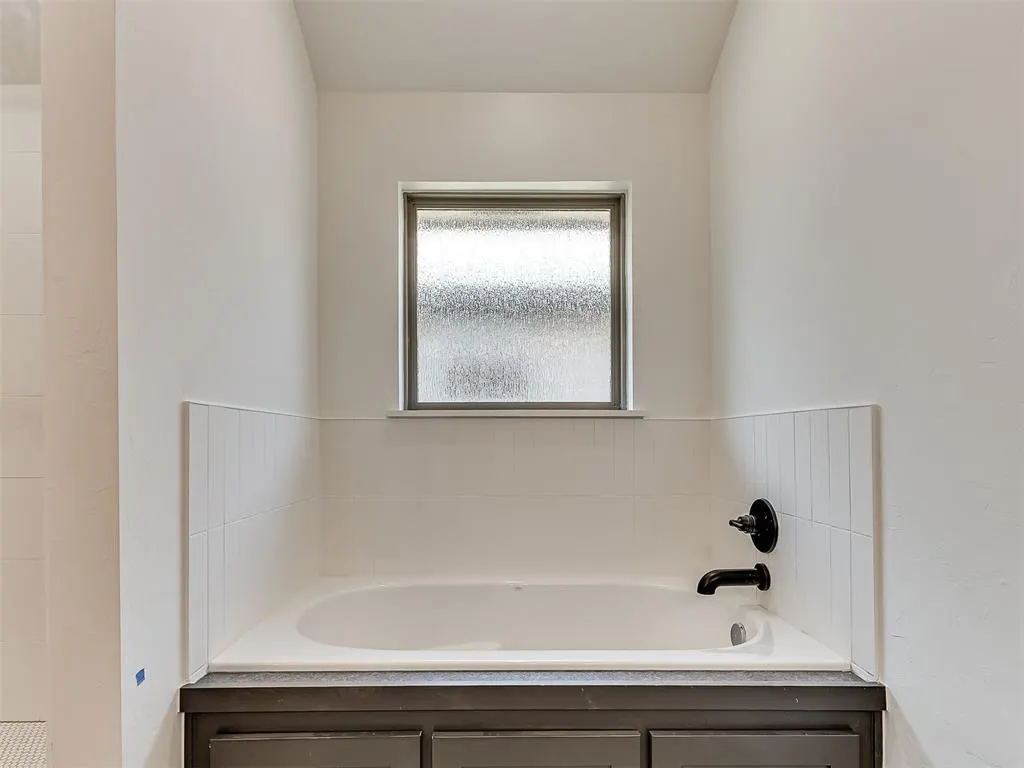 Photo 18 — 12425 Dolche Vita Drive, Yukon, OK 73099