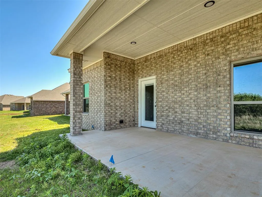 Photo 32 — 12425 Dolche Vita Drive, Yukon, OK 73099