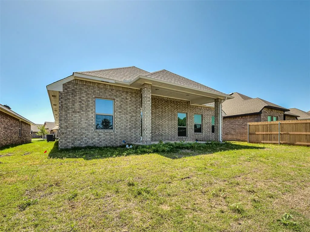 Photo 35 — 12425 Dolche Vita Drive, Yukon, OK 73099