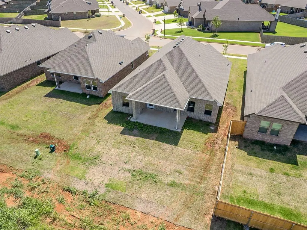 Photo 39 — 12425 Dolche Vita Drive, Yukon, OK 73099