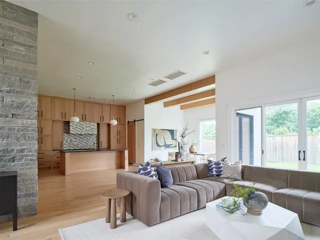 Photo 4 — 141 NE 14th Street, Oklahoma City, OK 73104