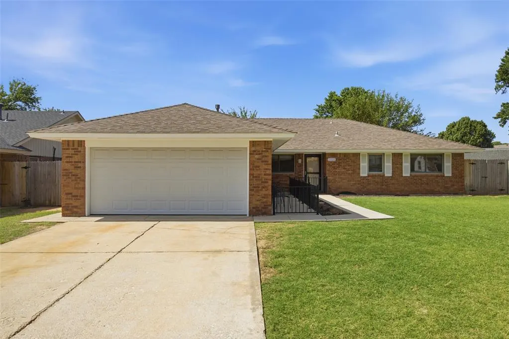 Front exterior — 1018 W Windsor Way, Mustang, OK 73064
