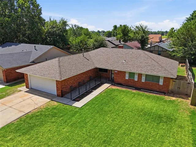 Photo 2 — 1018 W Windsor Way, Mustang, OK 73064