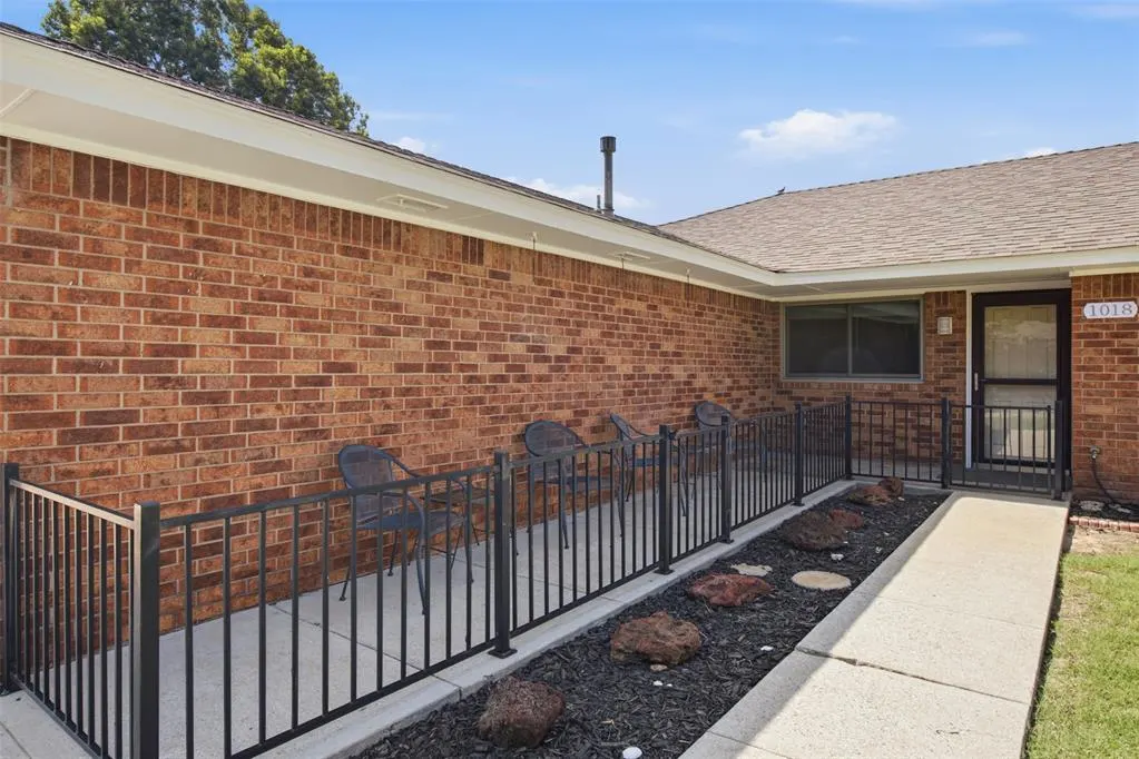 Photo 3 — 1018 W Windsor Way, Mustang, OK 73064