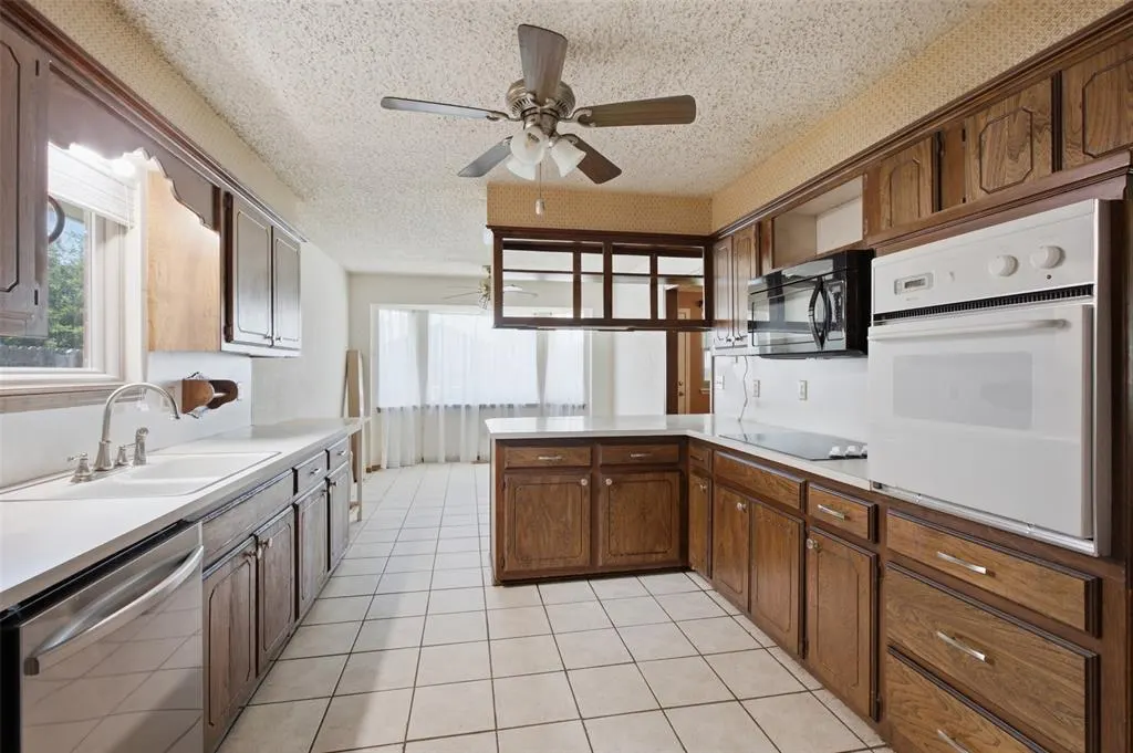 Photo 9 — 1018 W Windsor Way, Mustang, OK 73064