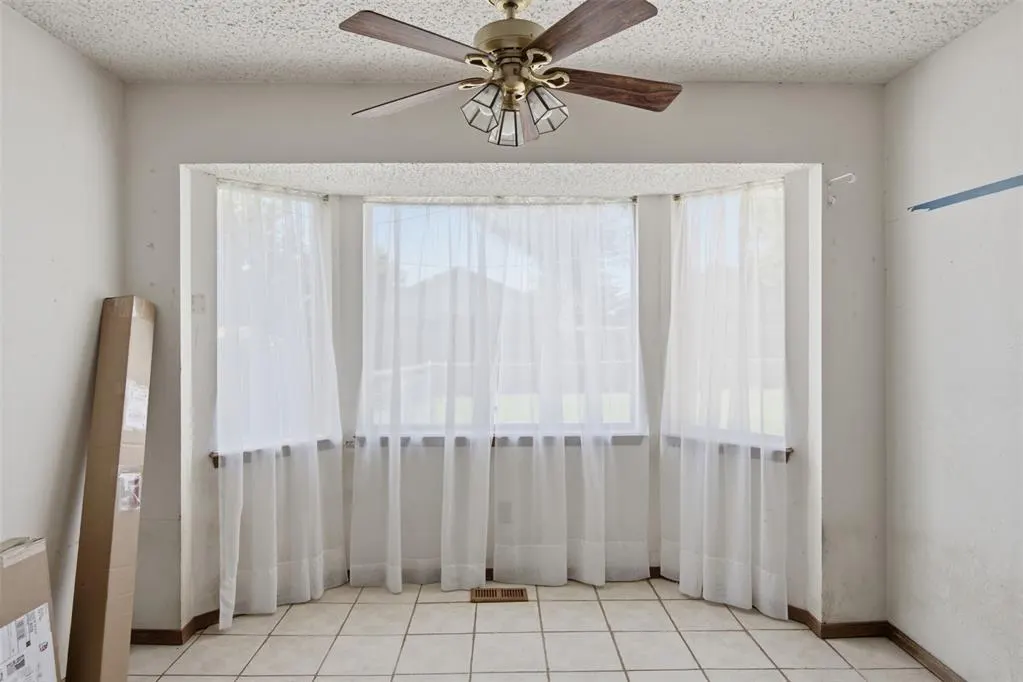 Photo 10 — 1018 W Windsor Way, Mustang, OK 73064