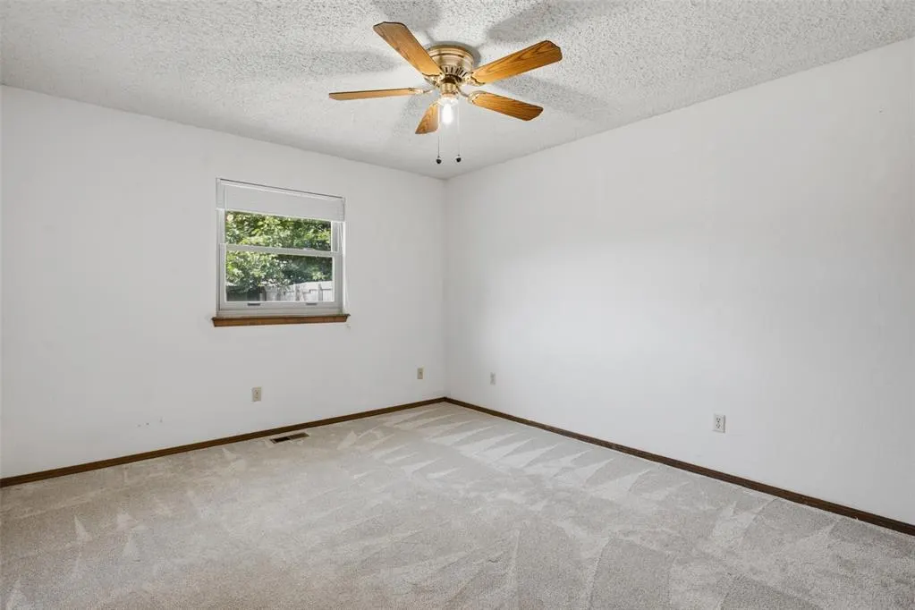 Photo 14 — 1018 W Windsor Way, Mustang, OK 73064