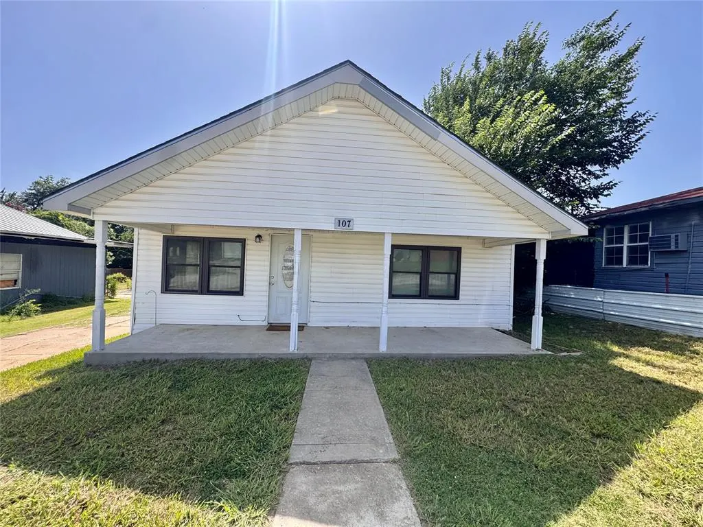 Photo 2 — 107 N Highland Street, Seminole, OK 74868